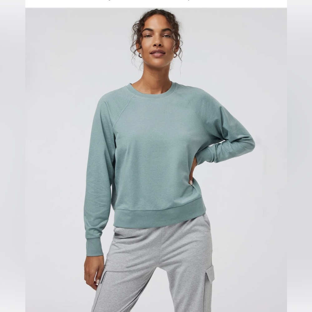 Vuori Long Sleeve Halo Crew